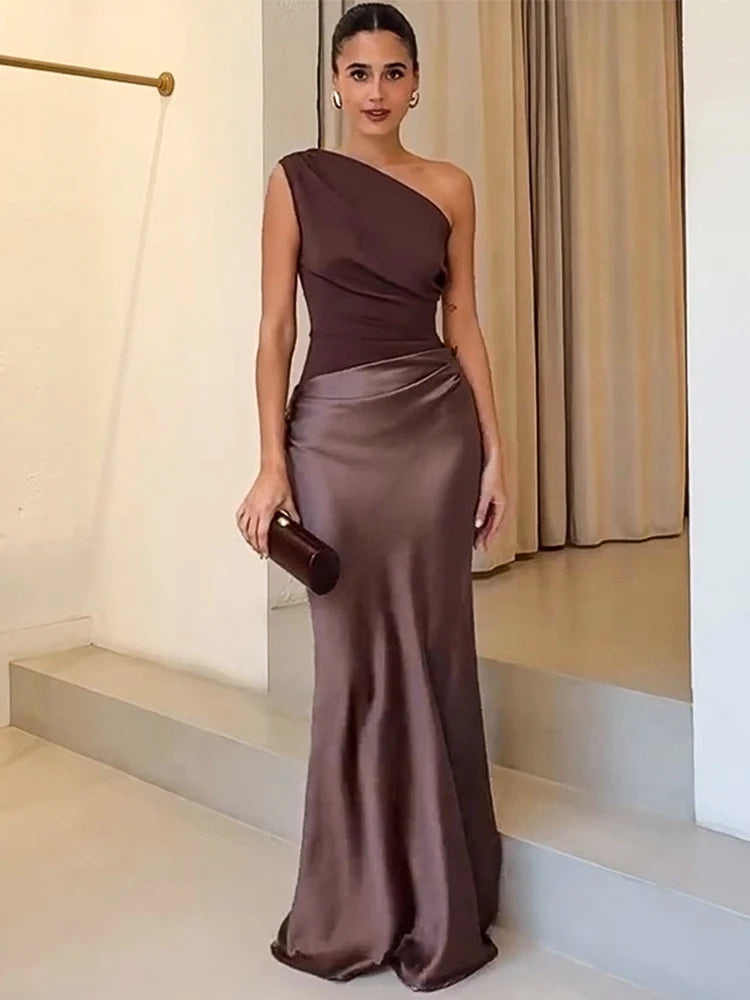 Robe longue asymétrique en satin patchwork, sans manches, taille haute, coupe cintrée, élégante, idéale pour les soirées en club ou les mariages.