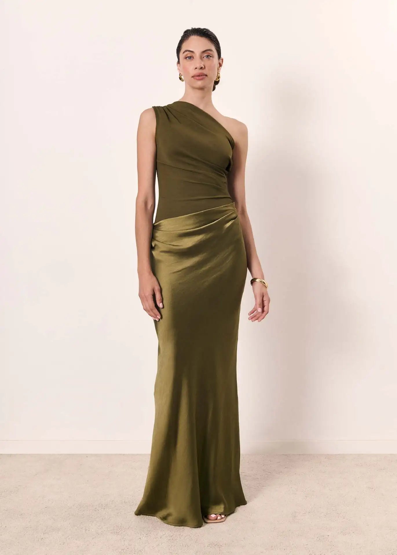 Robe longue asymétrique en satin patchwork, sans manches, taille haute, coupe cintrée, élégante, idéale pour les soirées en club ou les mariages.