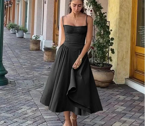 Robe midi élégante à fines bretelles, coupe ajustée, idéale pour les fêtes, bleu marine, pour un anniversaire ou une occasion spéciale. Vêtements pour femmes.