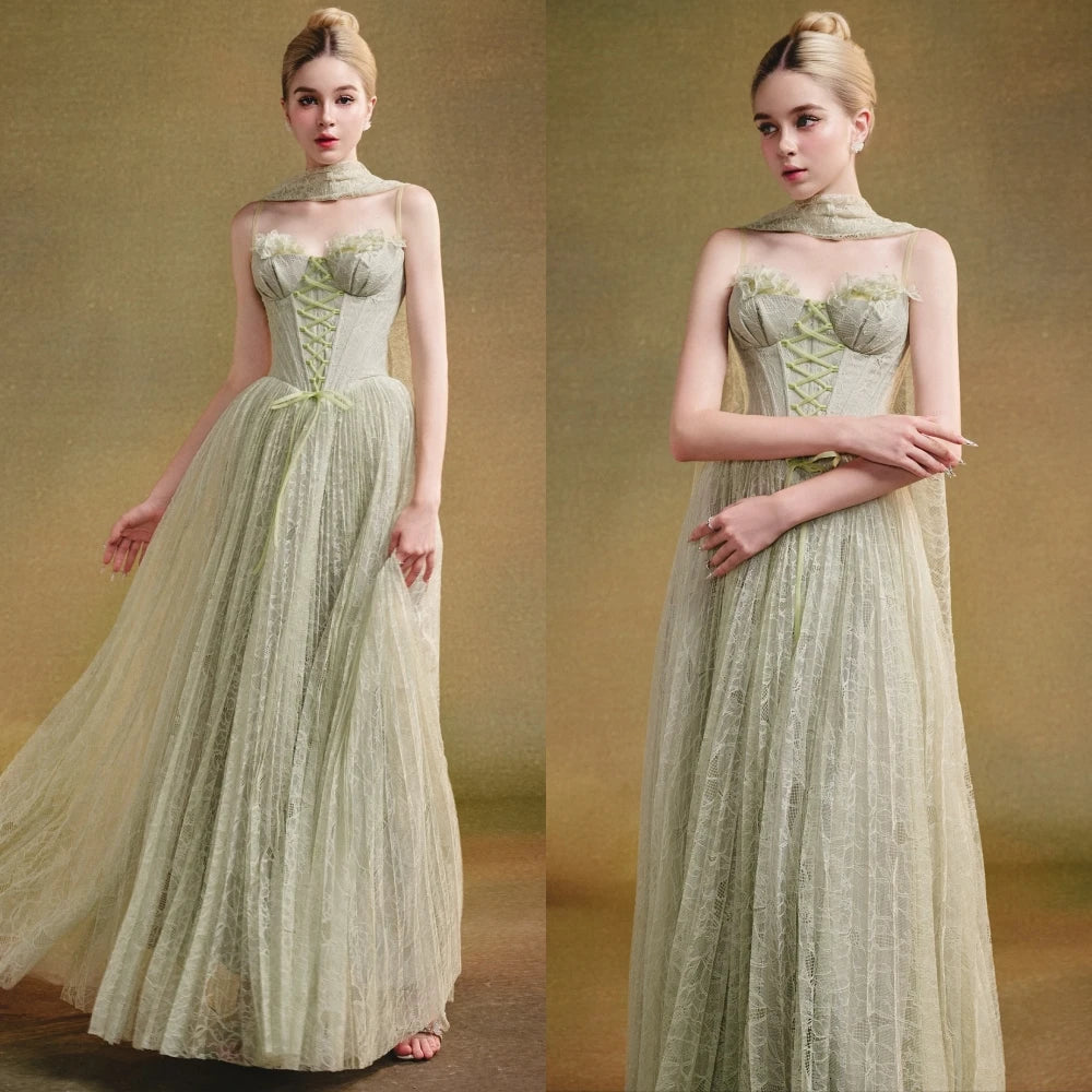 Robe de soirée élégante à bretelles spaghetti, coupe trapèze personnalisée, style classique et délicat, robe de cérémonie sur mesure, robe de soirée moderne et tendance