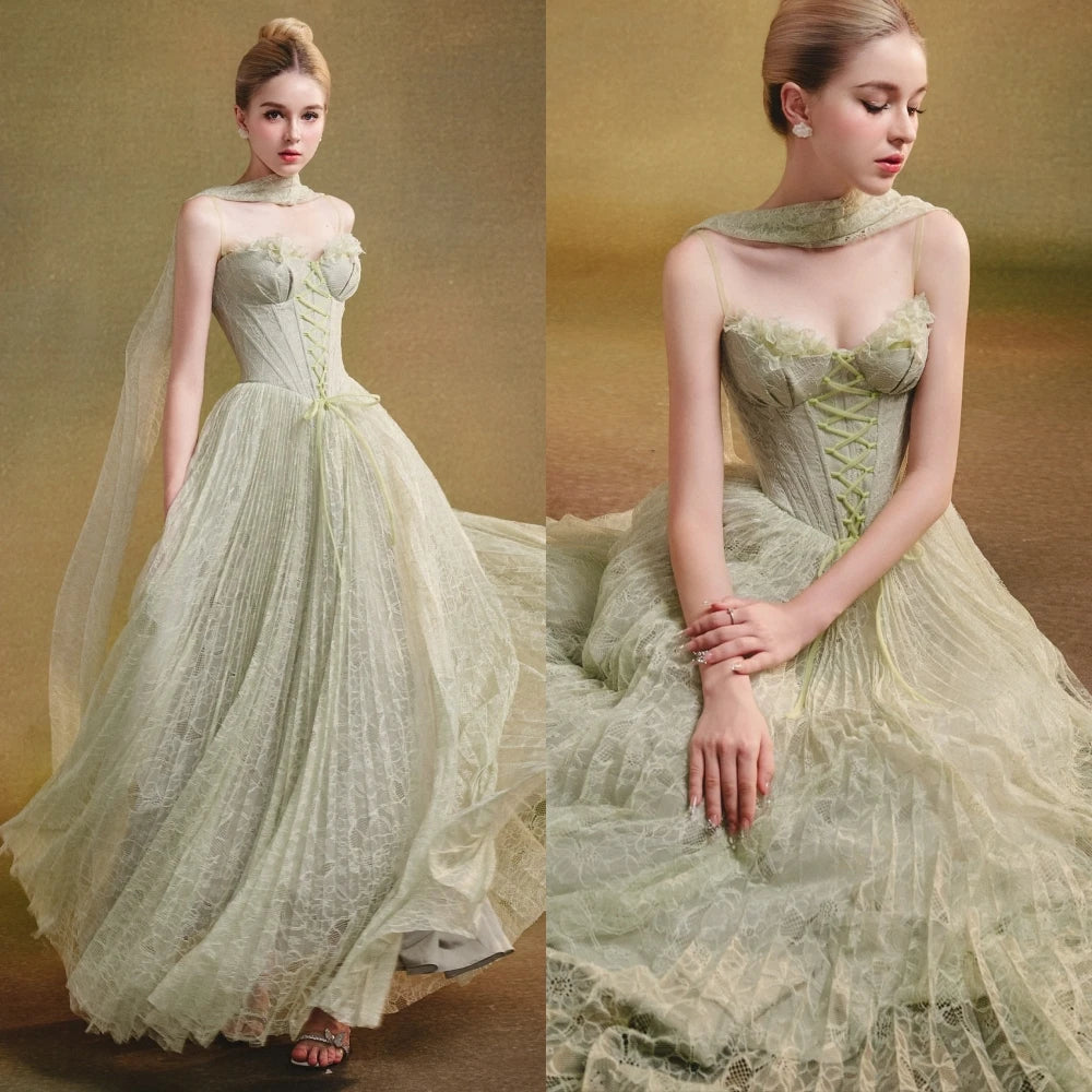 Robe de soirée élégante à bretelles spaghetti, coupe trapèze personnalisée, style classique et délicat, robe de cérémonie sur mesure, robe de soirée moderne et tendance