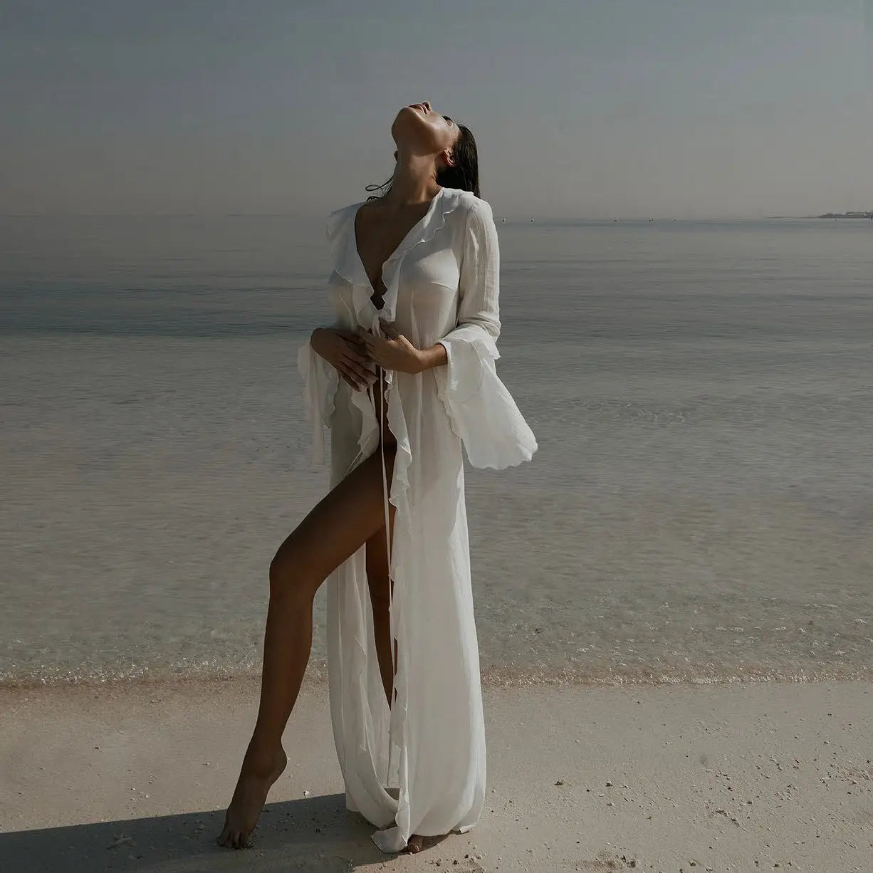 Nouvelle tunique de plage en mousseline de soie, robe de protection solaire, vêtements de plage pour femmes, col en V sexy, volants, manches longues, noir et blanc