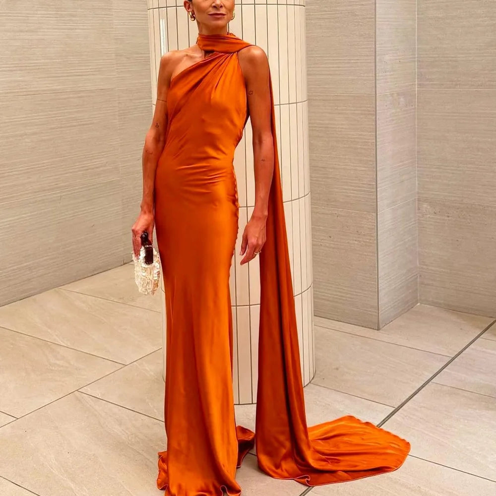 Robe longue élégante en satin de soie douce pour femme, dos nu, sans manches, style maxi, idéale pour l'été et les soirées.